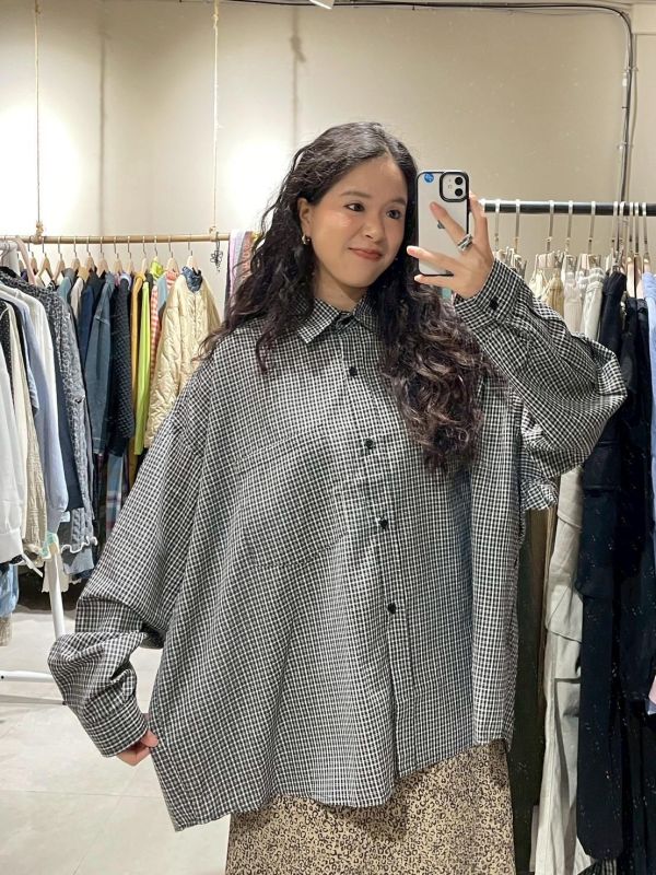 經典百搭寬鬆落肩格紋前短後長翻領襯衫 