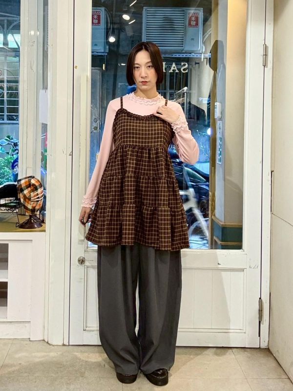 細格紋木耳滾邊領蛋糕吊帶背心 