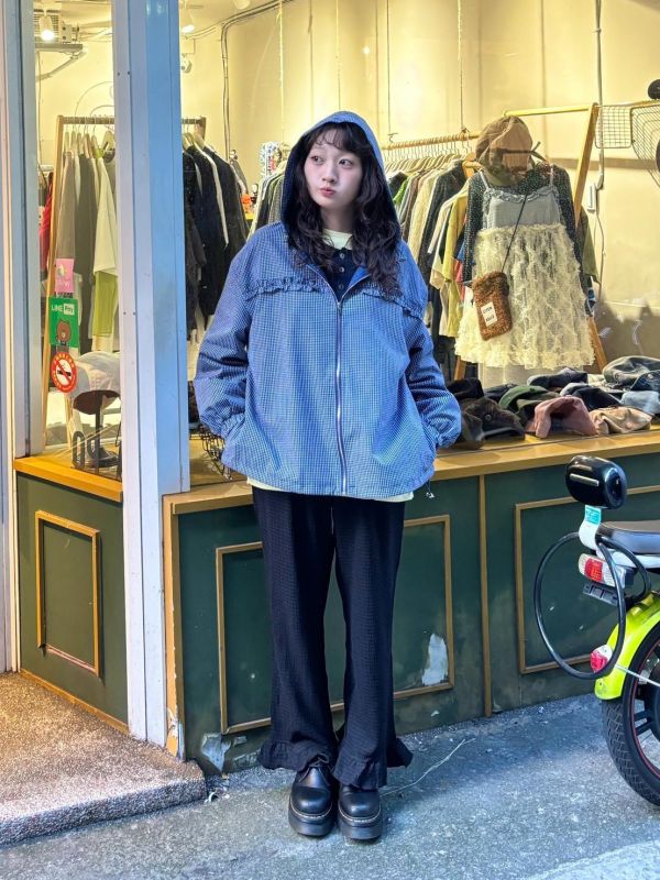 深藍小格紋奶油花邊抽繩連帽外套 