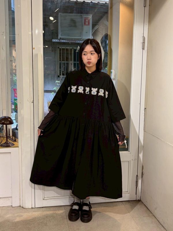 立體刺繡花朵排扣洋裝 