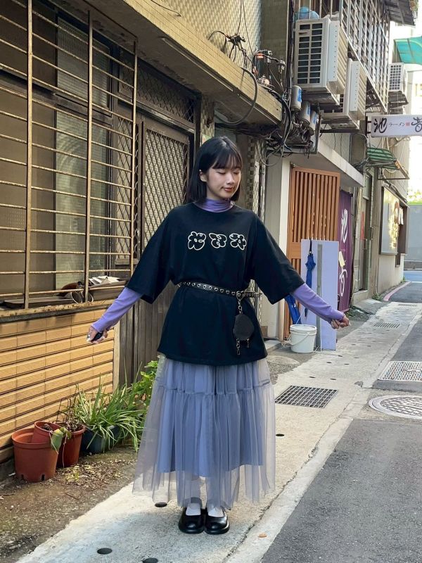 立體刺繡三朵小花oversized寬鬆Tee 
