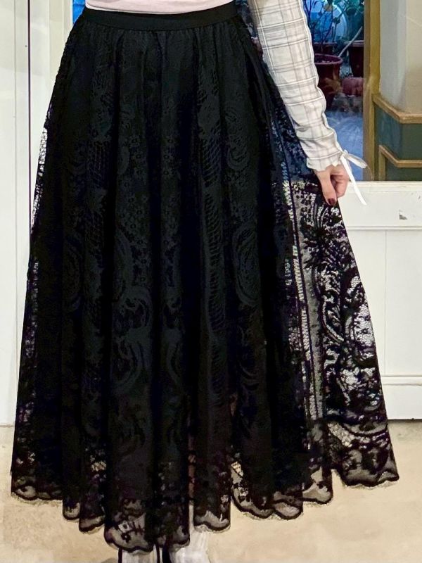 黑色傘狀蕾絲裙 