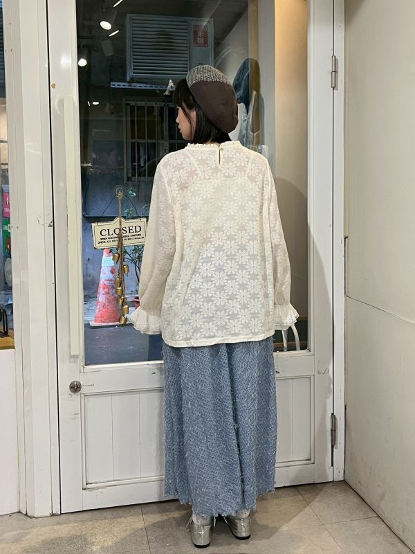 滿版立體花朵蕾絲雙層喇叭袖上衣 