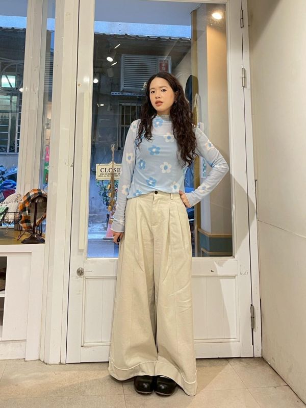 造型打摺抽鬚車線後鬆緊牛仔寬褲 