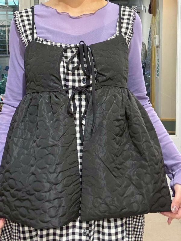 版滿壓紋花空氣感吊帶背心 