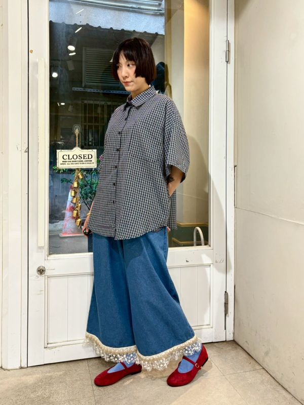 蕾絲刺繡拼接褲腳九分牛仔寬褲 