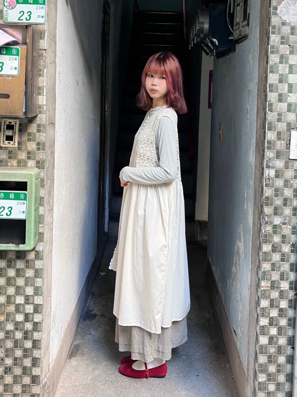 布扣緹花刺繡鏤空背心長罩衫 