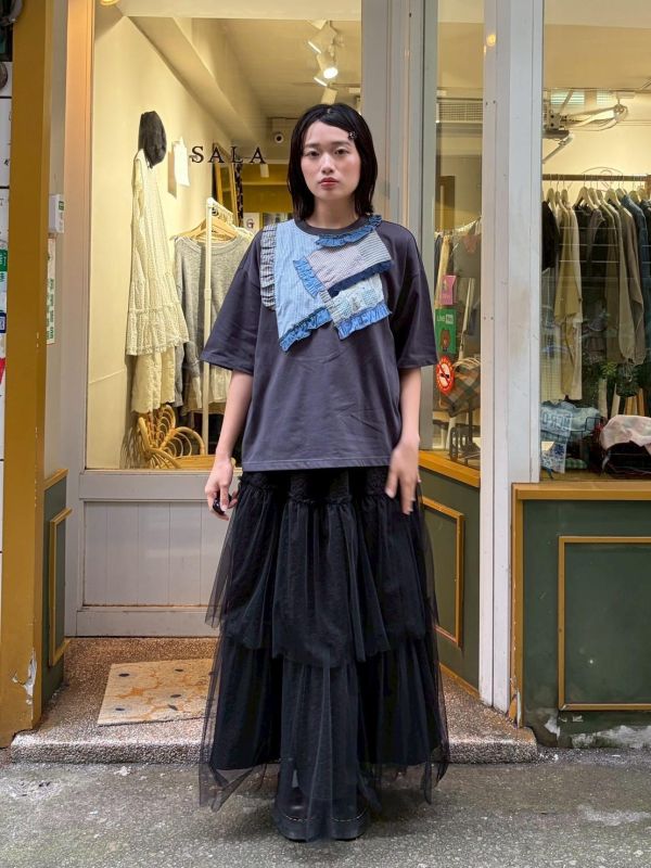 胸前拼接布料上衣 