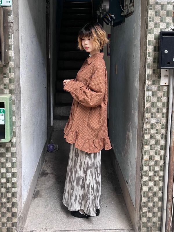 格紋泡泡布下擺花邊長袖襯衫 