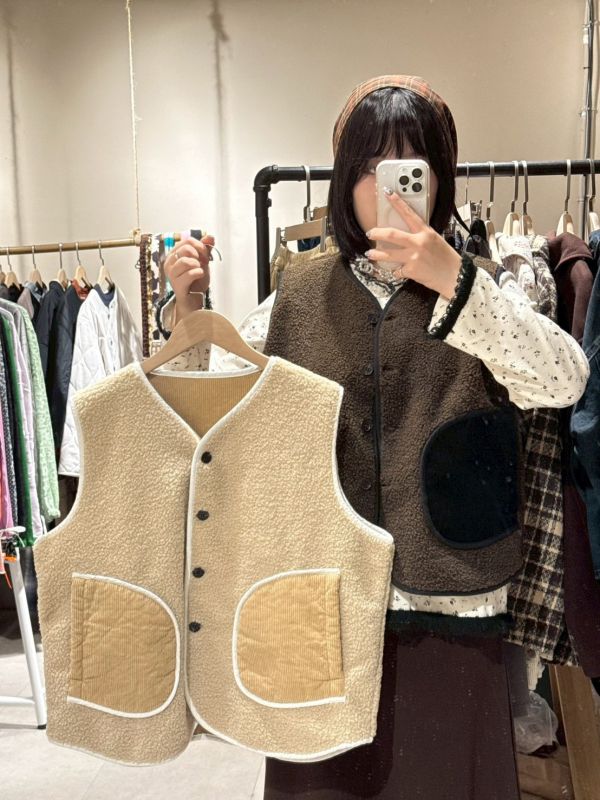 QQ毛排扣燈芯絨拼接口袋背心 