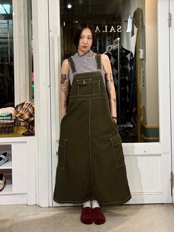 細格子微高領木耳滾邊背心 