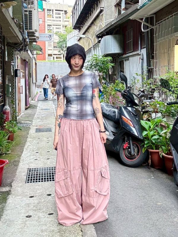 撞色大格紋微透膚短袖上衣 