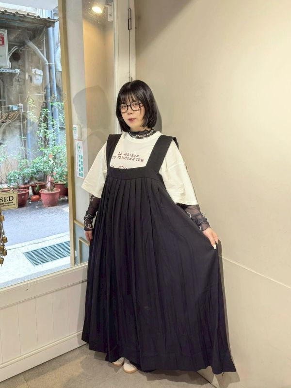 西裝百褶鈕扣調節寬肩帶散擺洋裝 