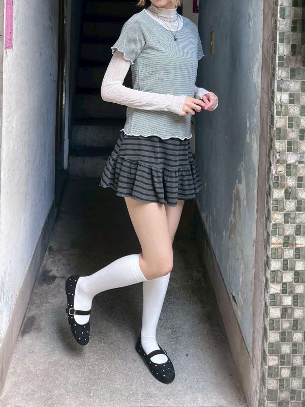 條紋蕾絲木耳滾邊短袖上衣 