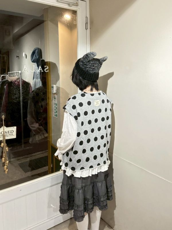 大圓點小口袋後布標背心 