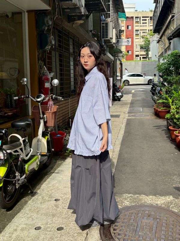 細直條奶油擠花下擺襯衫 