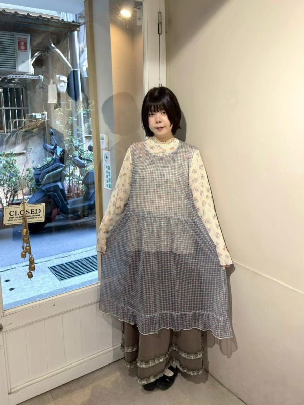 櫻桃格紋荷葉下擺透紗罩衫 