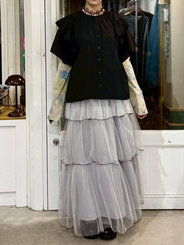 黑色雙層袖圓領排扣上衣 