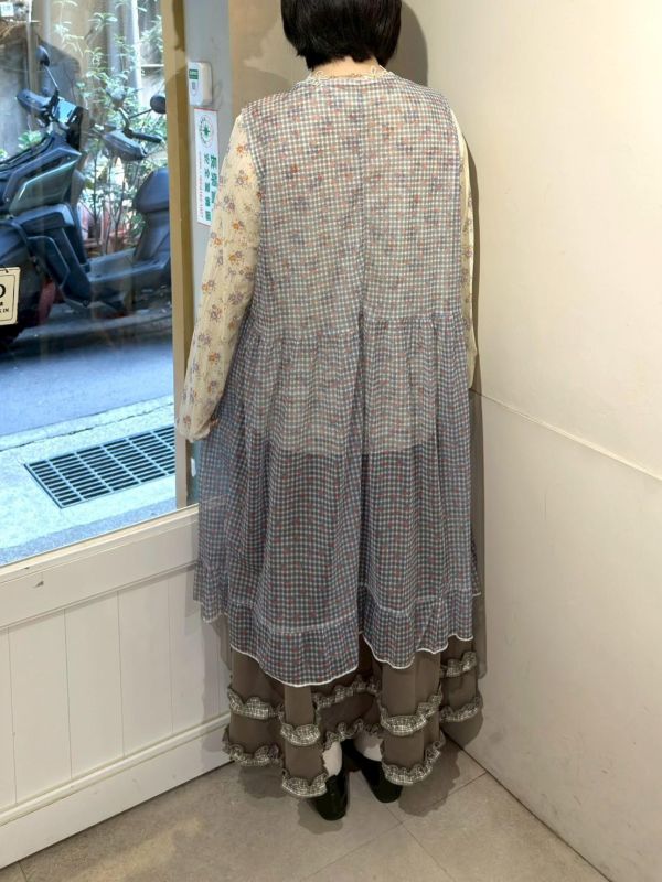 櫻桃格紋荷葉下擺透紗罩衫 