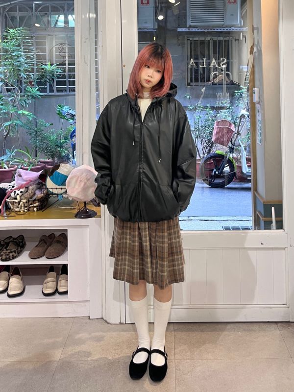 黑色縮口連帽抽繩拉鏈皮外套 