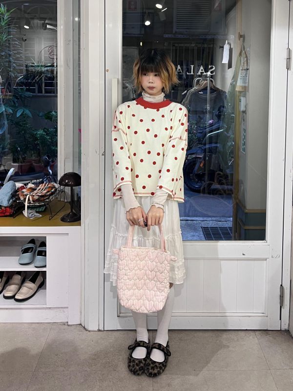 圓點反車線刺繡字母小標上衣 