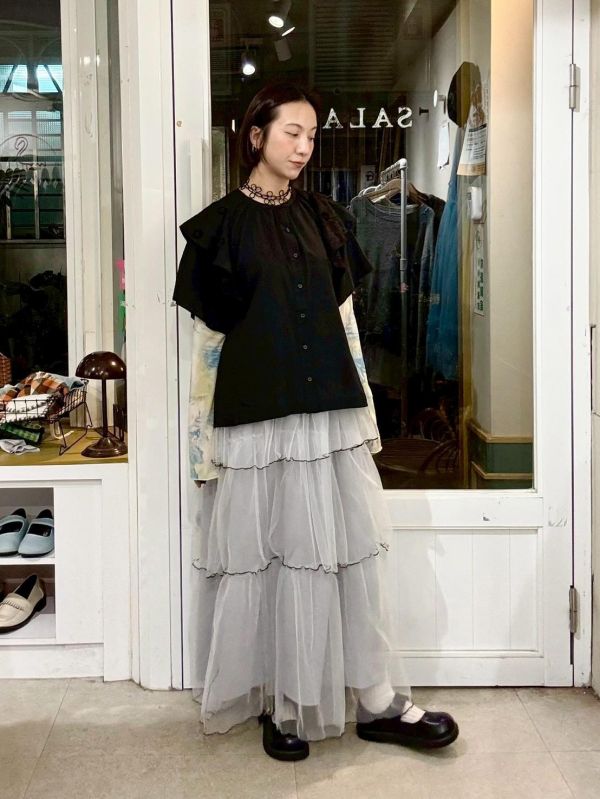 黑色雙層袖圓領排扣上衣 