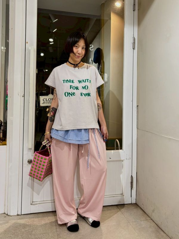 立體絨布文字tee 