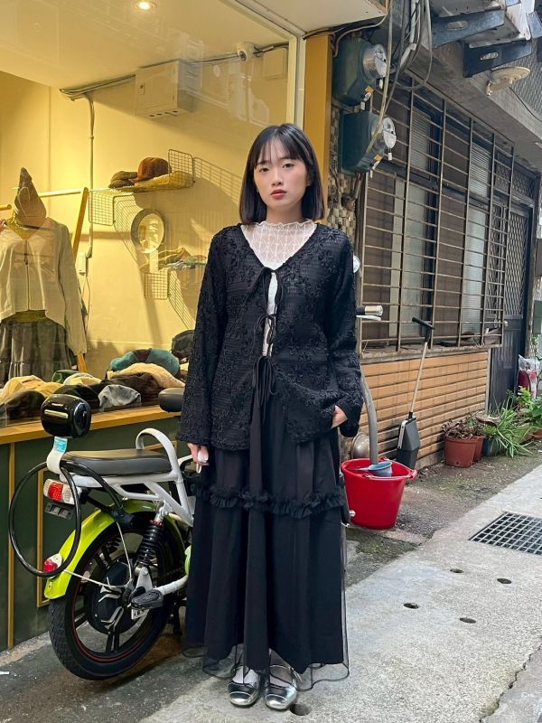 立體毛線小花綁帶罩衫 