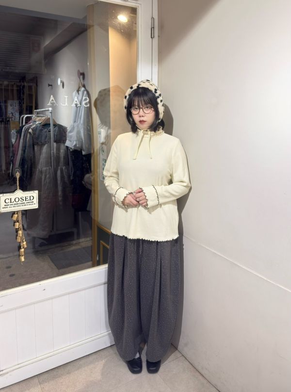 蕾絲撞色雙滾邊直條壓紋上衣 