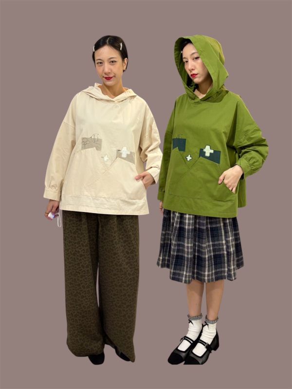 落肩不規則口袋飛鳥刺繡連帽上衣 