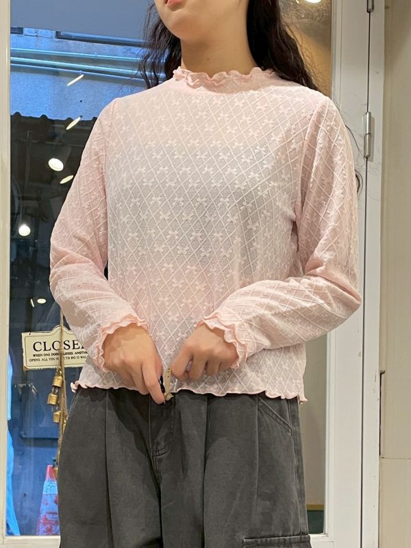 雙層木耳滾邊蝴蝶結菱格壓紋微透膚長袖上衣 