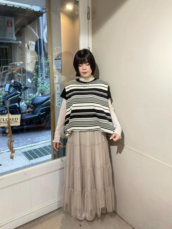 黑白條紋寬鬆後開叉背心 