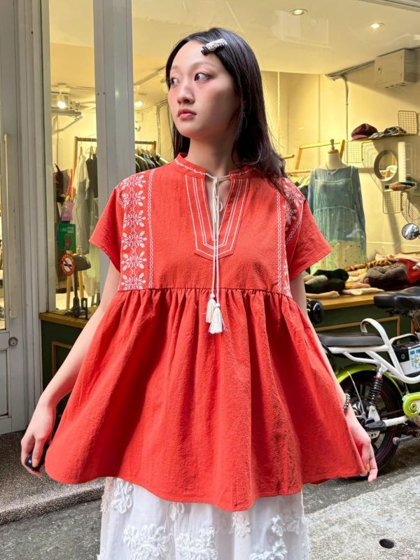 圖騰刺繡流蘇綁帶上衣 