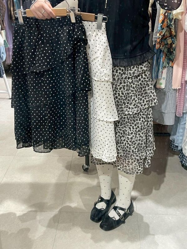 點點斜邊荷葉下擺鬆緊腰五分裙 