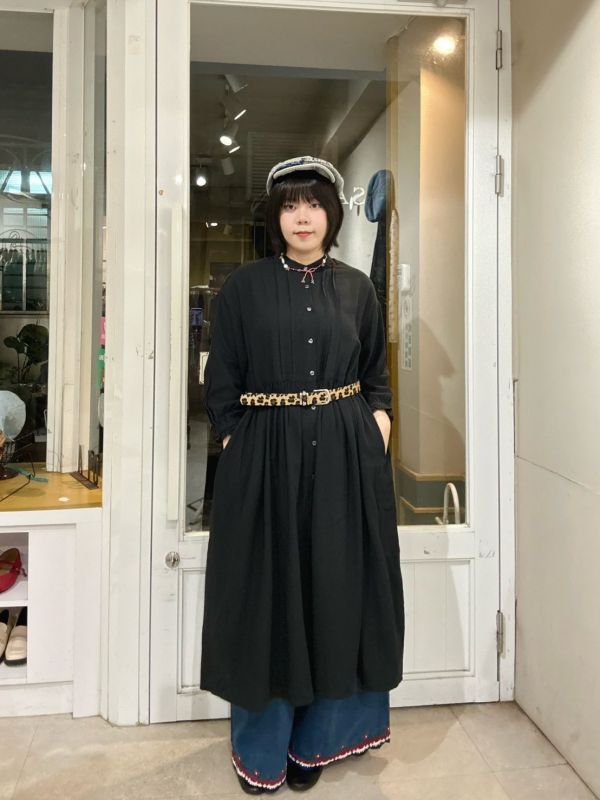 胸前打摺車線縮口袖棉麻洋裝 