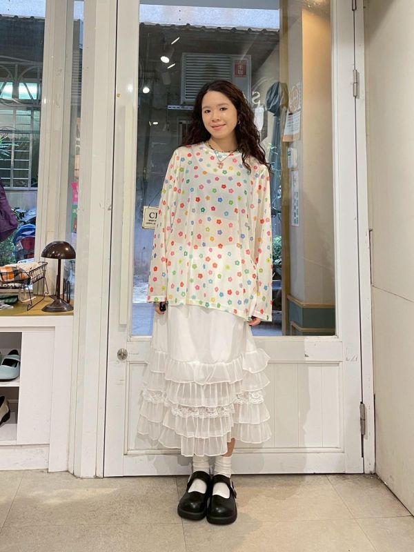 滿版彩色圖案落肩寬鬆透膚長版上衣 