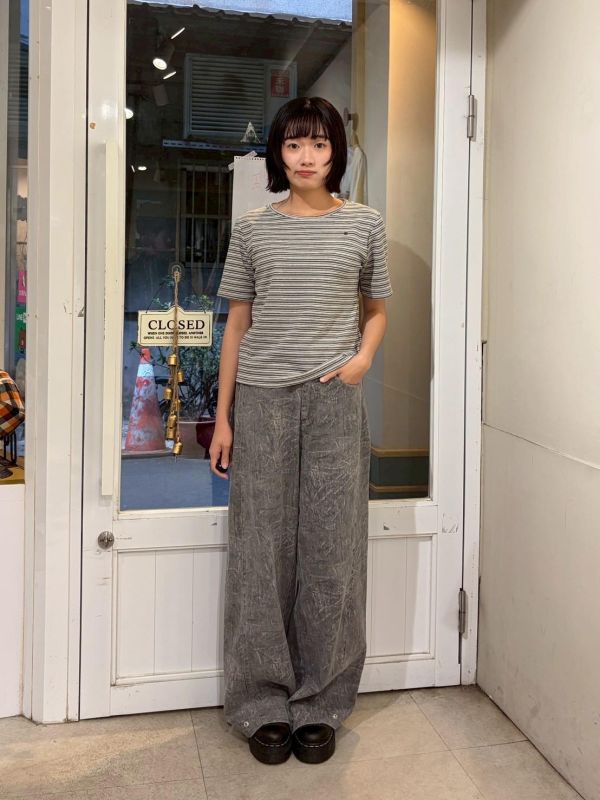 撞色橫紋胸前銀標上衣 