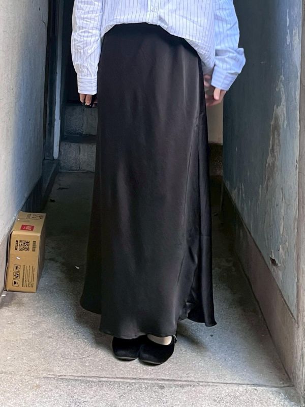 側綁帶光澤魚尾長裙 