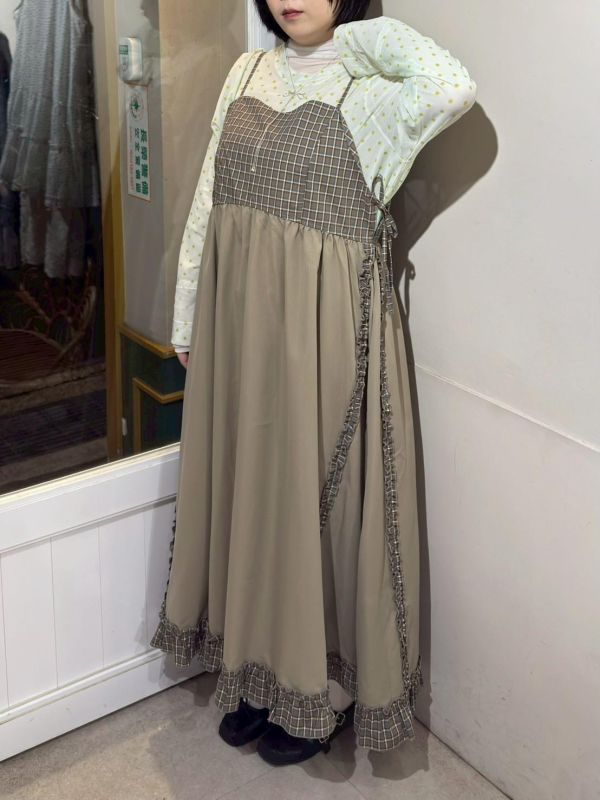 格紋拼接荷葉滾邊側綁帶吊帶洋裝 