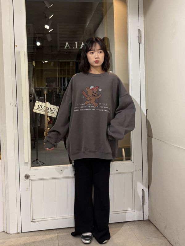 小熊棒球字母落肩長袖上衣 