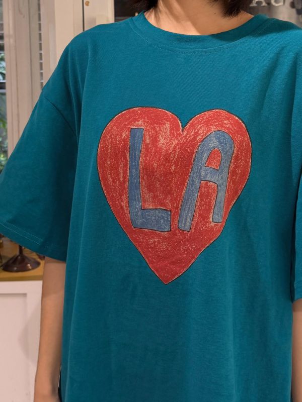 LA愛心塗鴉風格寬版Tee 