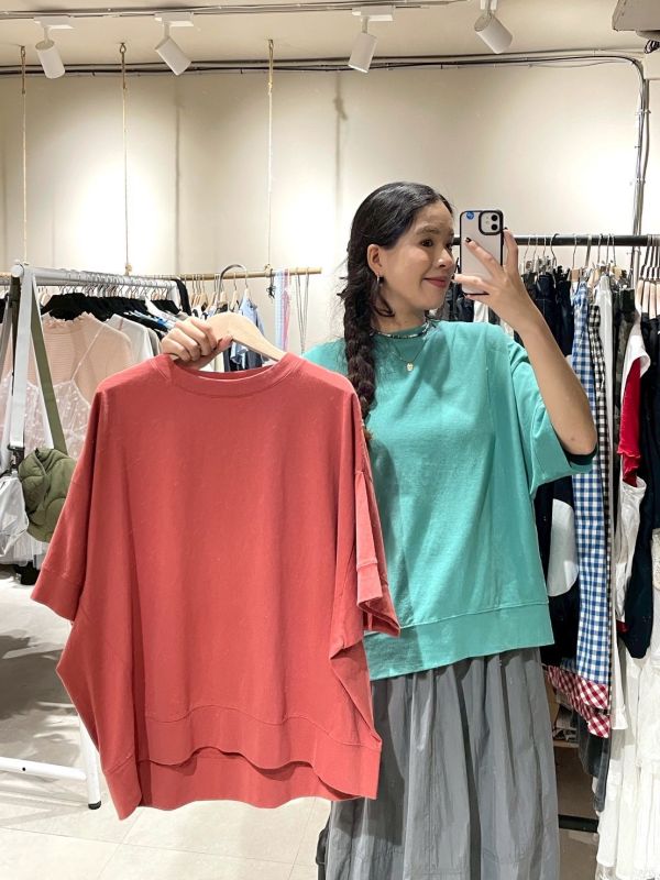 素色飛鼠袖落肩圓領前短後長寬鬆Tee 