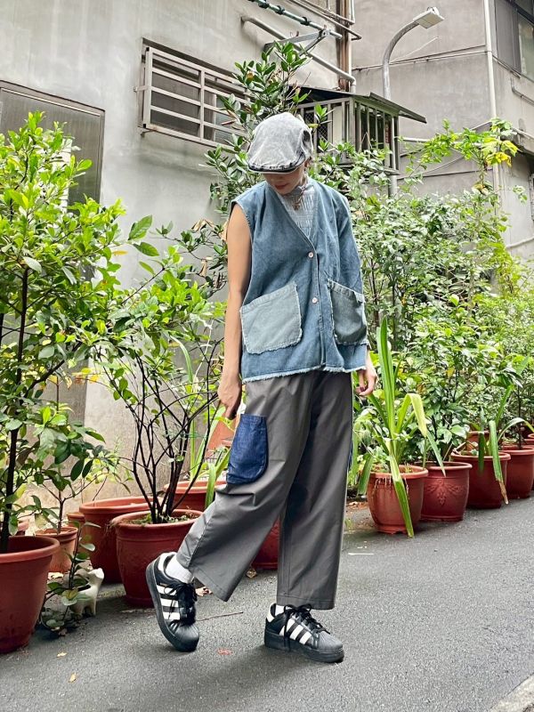 牛仔x刷刷布拼接立體口袋小布標鬆緊腰寬褲 