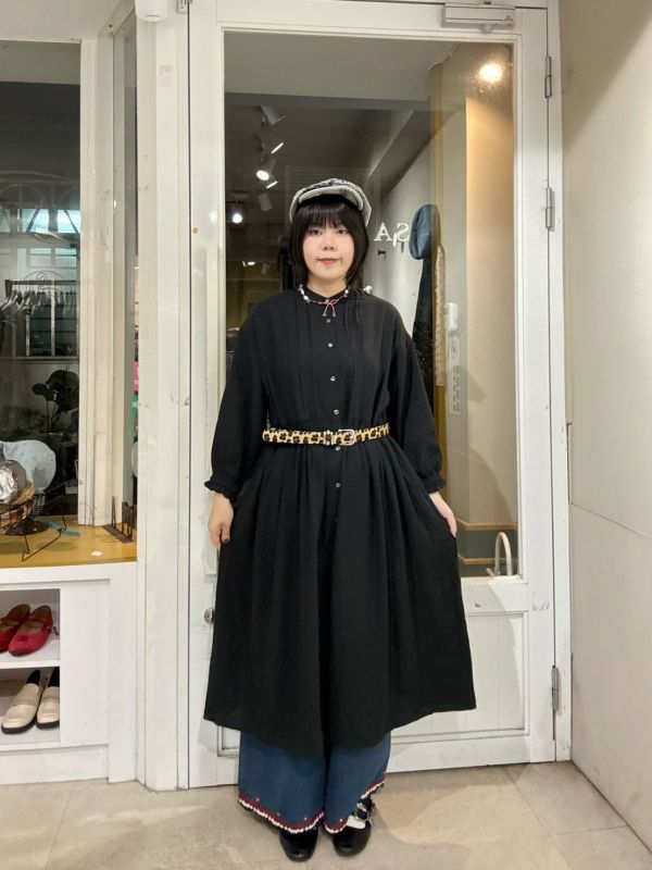 胸前打摺車線縮口袖棉麻洋裝 
