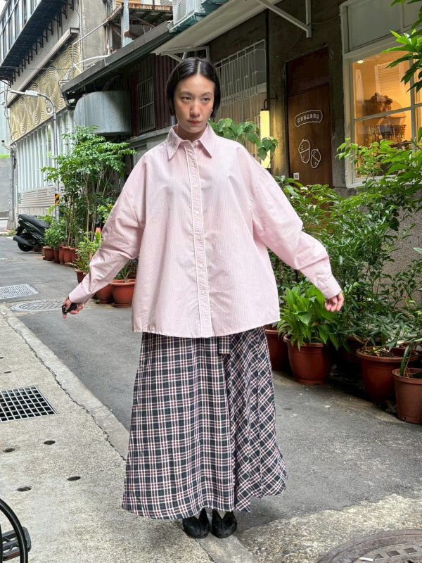 落肩排扣兩側立體滾邊條紋襯衫 