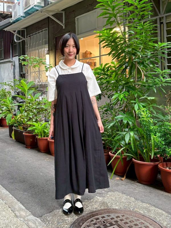 打褶吊帶洋裝 