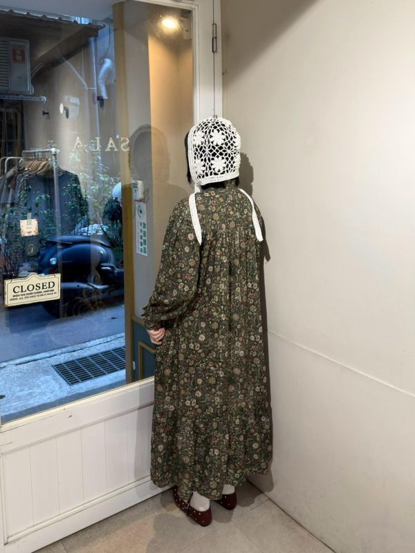 復古花卉荷葉設計排釦洋裝 