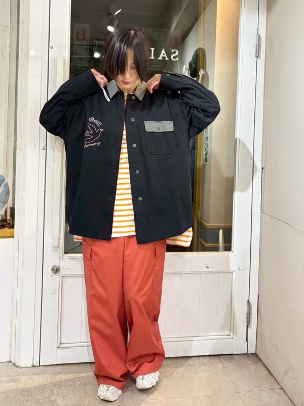 背大刺繡圖正面刺繡和平鴿灰領襯衫 