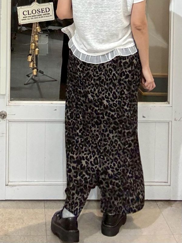 彈性直紋皺皺布後開叉豹紋裙 