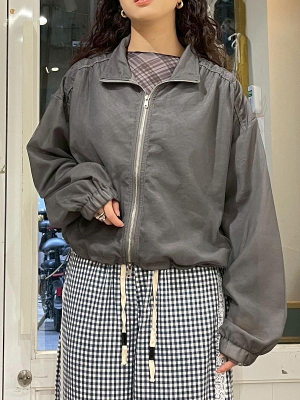 透膚網紗微高領造型抓皺調節可抽繩雙拉鏈落肩外套 